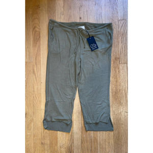 NWT Chaser Lounge Capri Pants‎ Size Medium Army Green Color SO SOFT